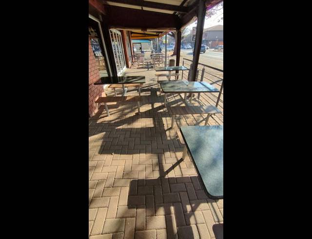 RETAIL PROPERTY TO RENT IN DIE BULT